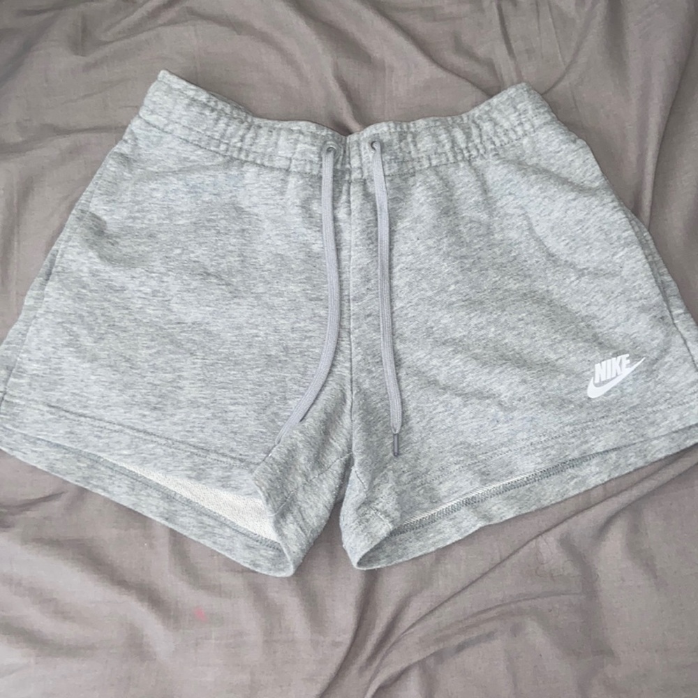 grey nike shorts